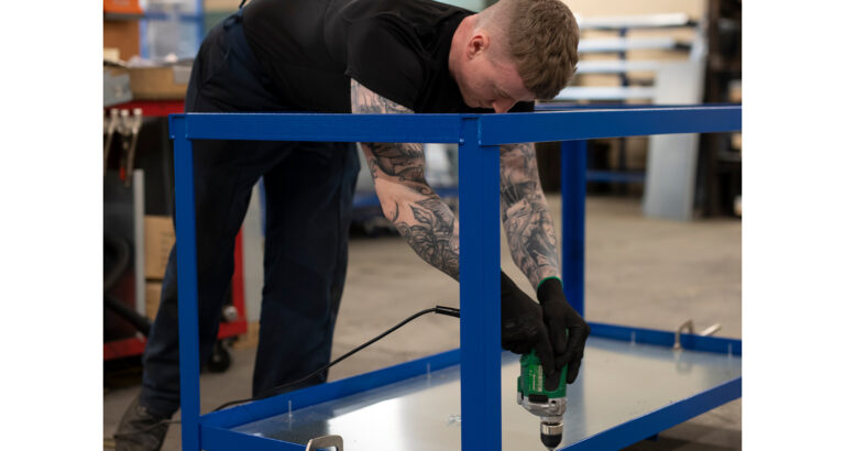 Manufacturing an assembled workbench